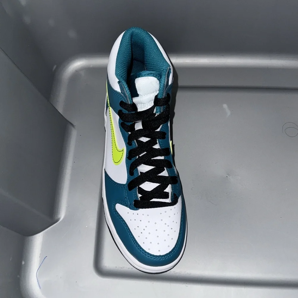 Nike - Picture 2 of 2